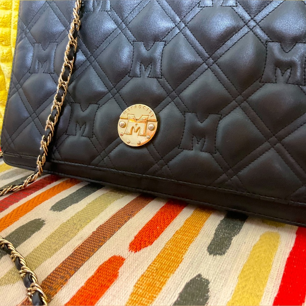 METROCITY Black Quilted Crossbody with Chain Strap. COA INCLUDED!! NEW! - Picture 2 of 15